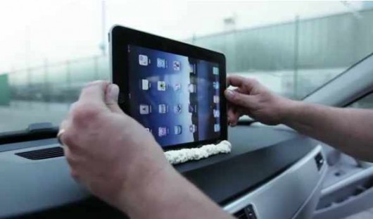 Веселая презентация нового крепления для iPhone и IPad от BMW